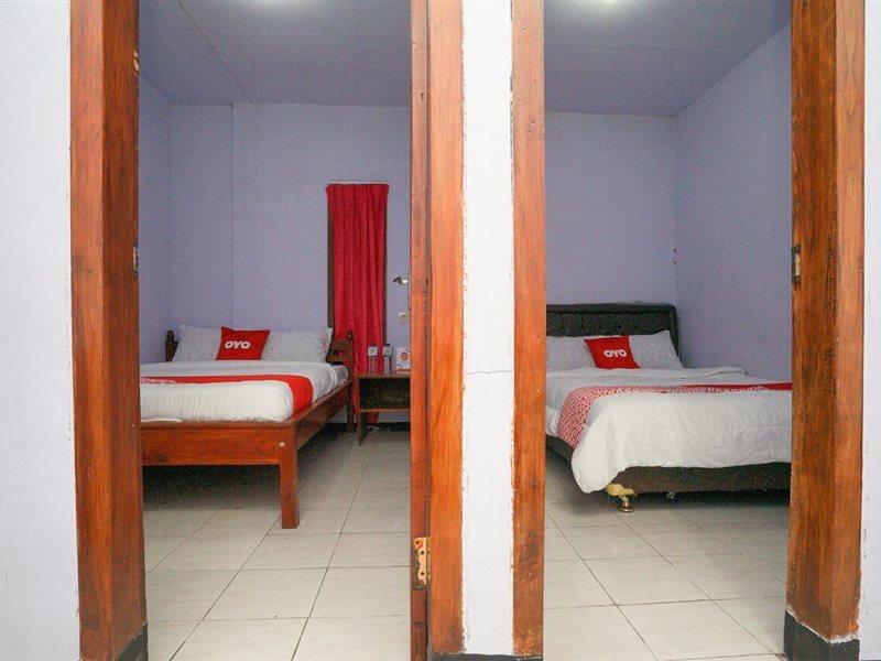 Oyo 2120 Pieter Homestay Bromo Probolinggo Bagian luar foto