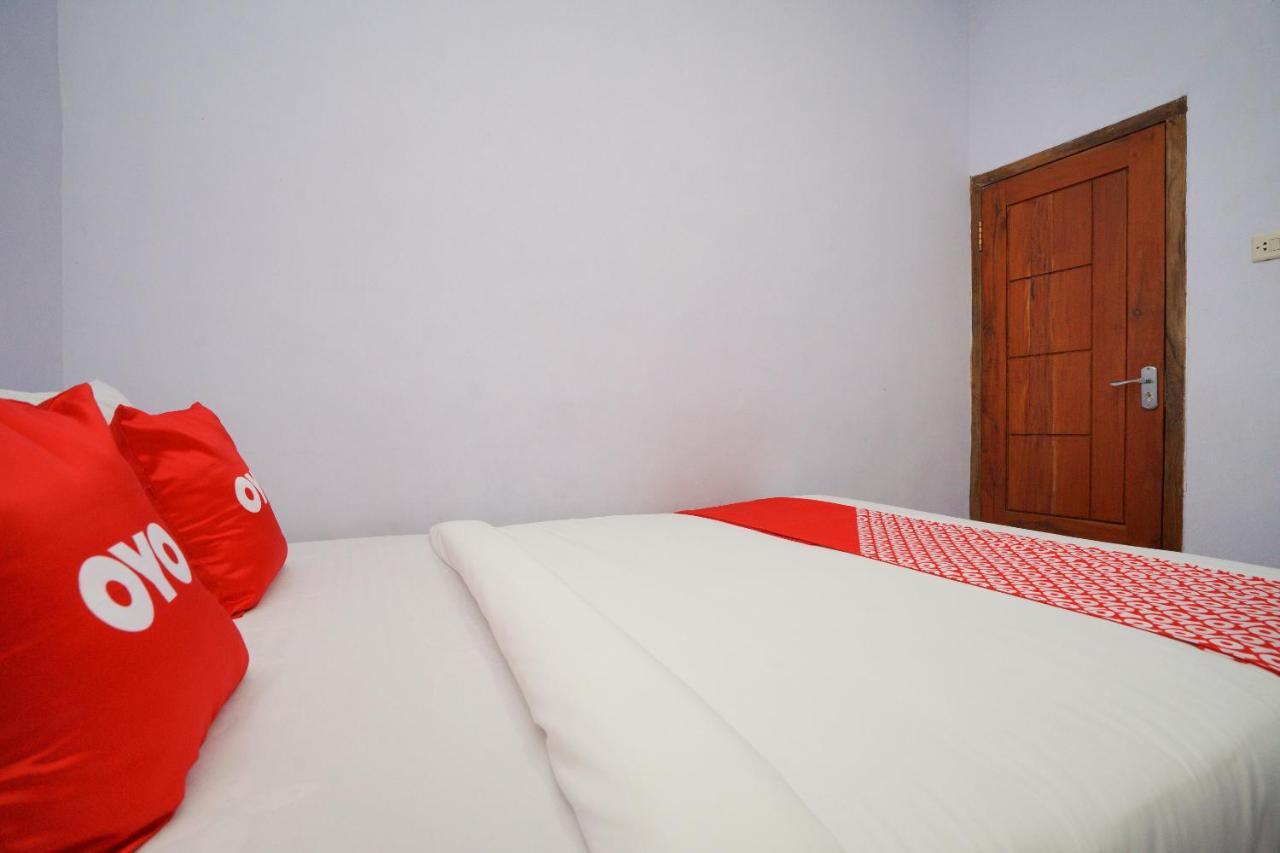 Oyo 2120 Pieter Homestay Bromo Probolinggo Bagian luar foto