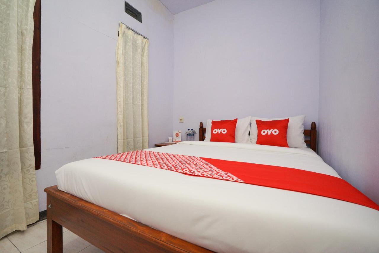 Oyo 2120 Pieter Homestay Bromo Probolinggo Bagian luar foto