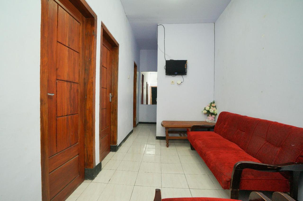 Oyo 2120 Pieter Homestay Bromo Probolinggo Bagian luar foto