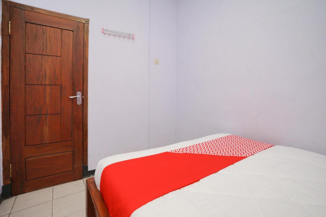 Oyo 2120 Pieter Homestay Bromo Probolinggo Bagian luar foto