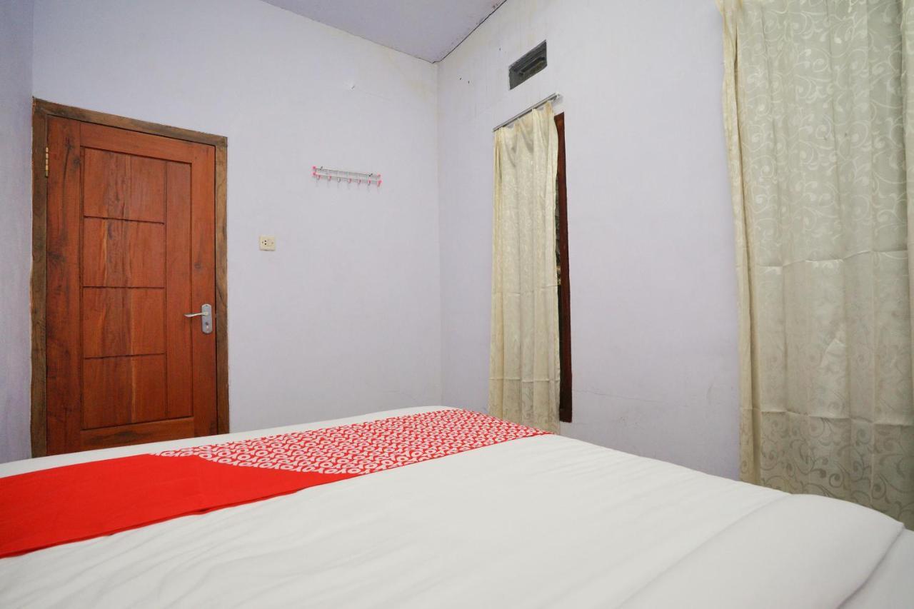 Oyo 2120 Pieter Homestay Bromo Probolinggo Bagian luar foto