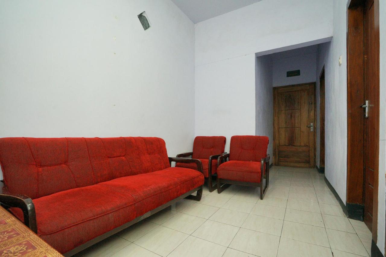 Oyo 2120 Pieter Homestay Bromo Probolinggo Bagian luar foto