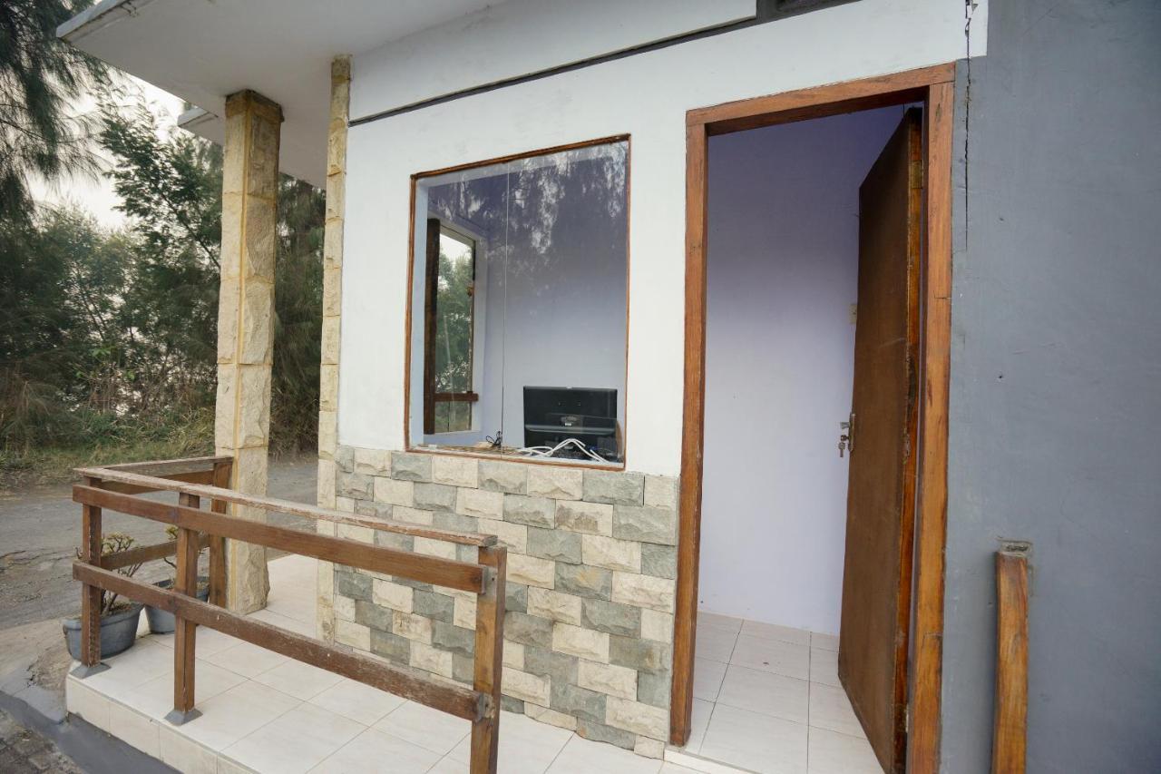 Oyo 2120 Pieter Homestay Bromo Probolinggo Bagian luar foto