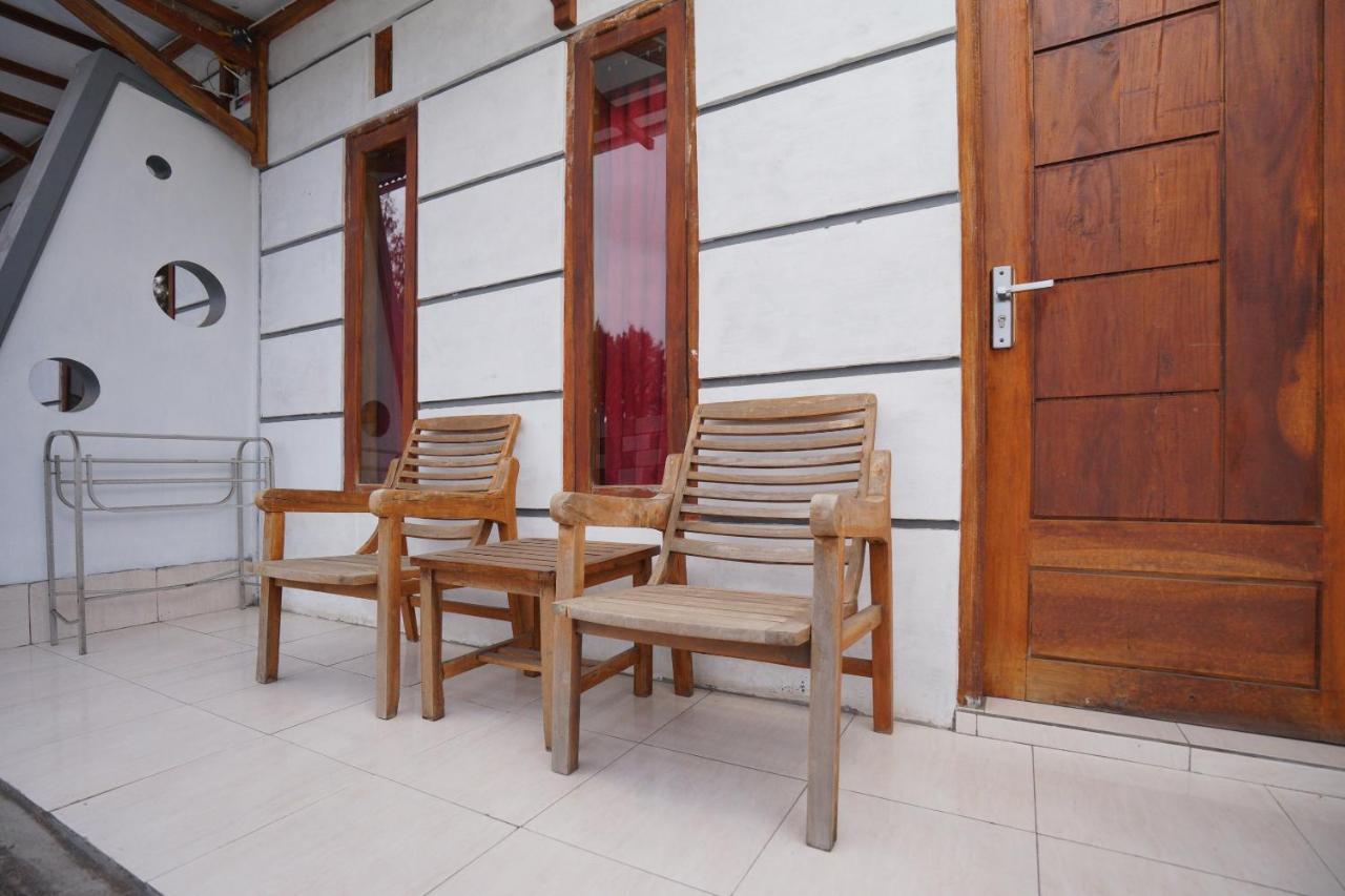 Oyo 2120 Pieter Homestay Bromo Probolinggo Bagian luar foto