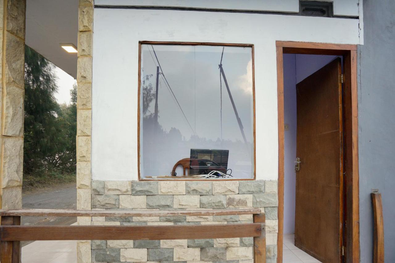 Oyo 2120 Pieter Homestay Bromo Probolinggo Bagian luar foto