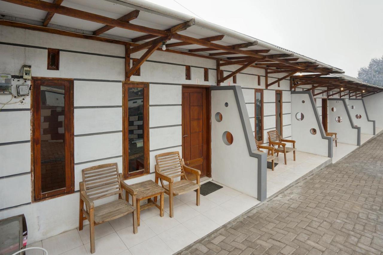 Oyo 2120 Pieter Homestay Bromo Probolinggo Bagian luar foto